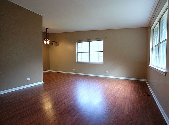 4th image of 121 Lindenwood Ct