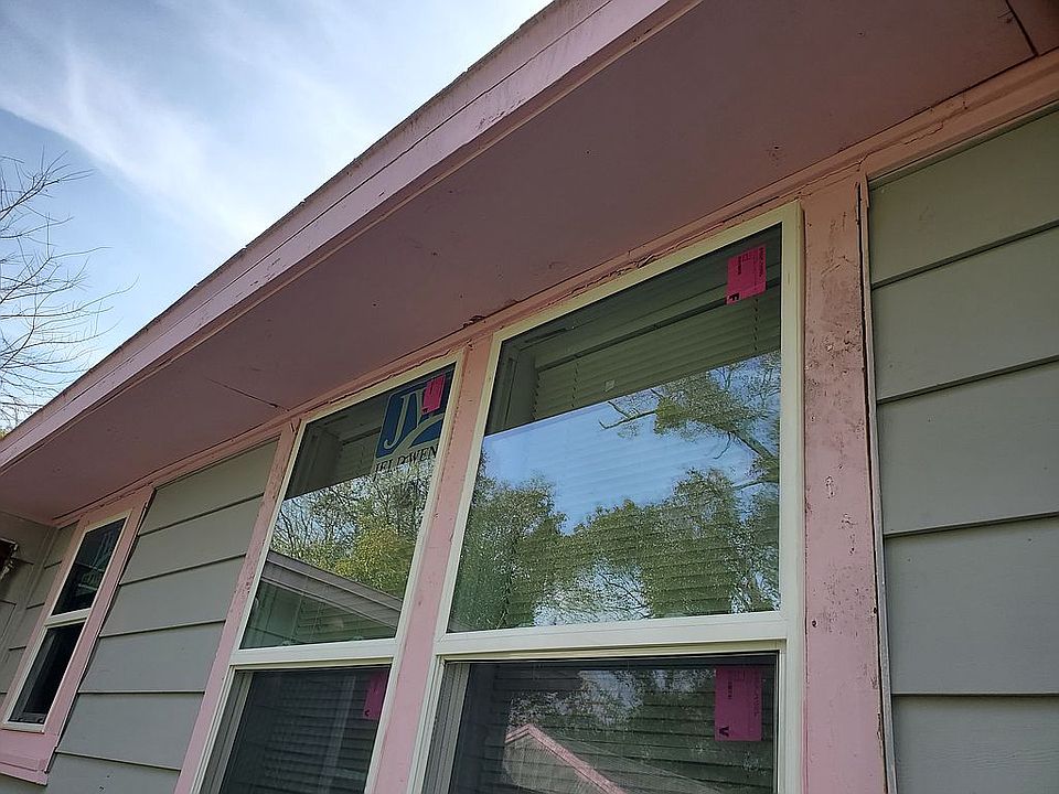 1st image of 1137 E 18th St