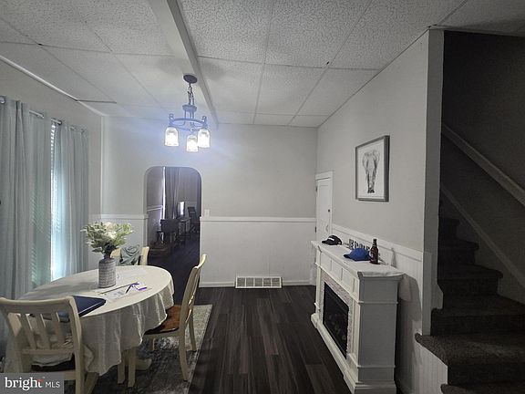 3rd image of 206 Broad St