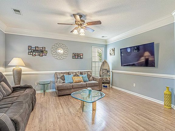 5th image of 223 Lake Dr