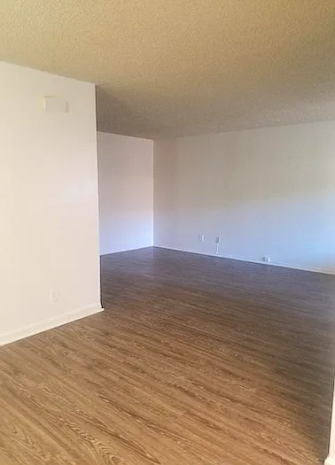 7421 Franklin St — Photo 3