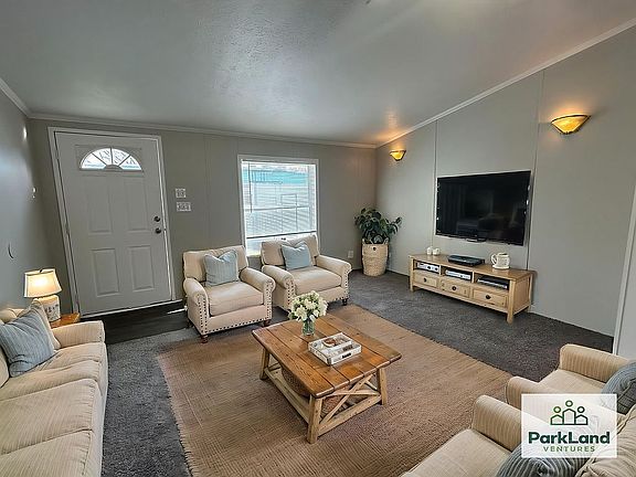 4th image of 391 Hidden Lake Dr