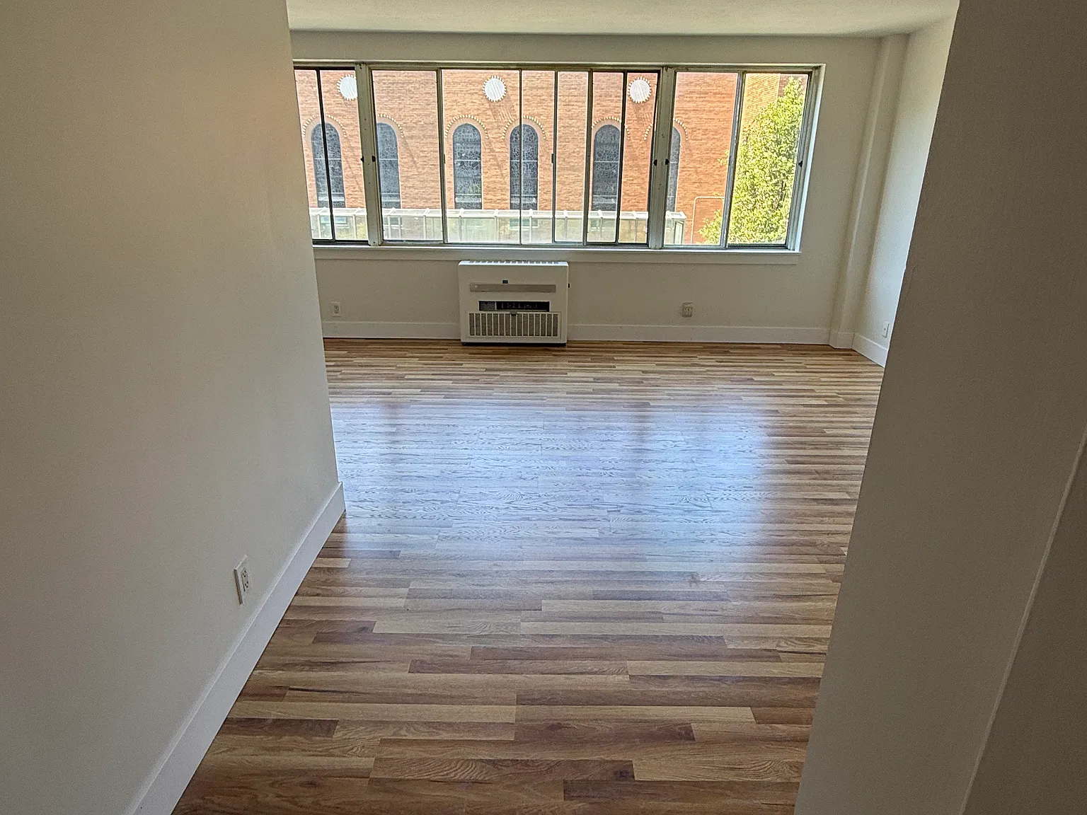 1000 East Ave — Photo 4