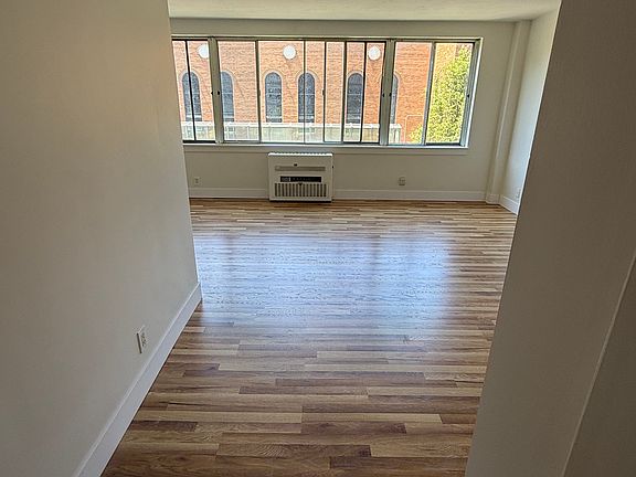 4th image of 1000 East Ave APT 204