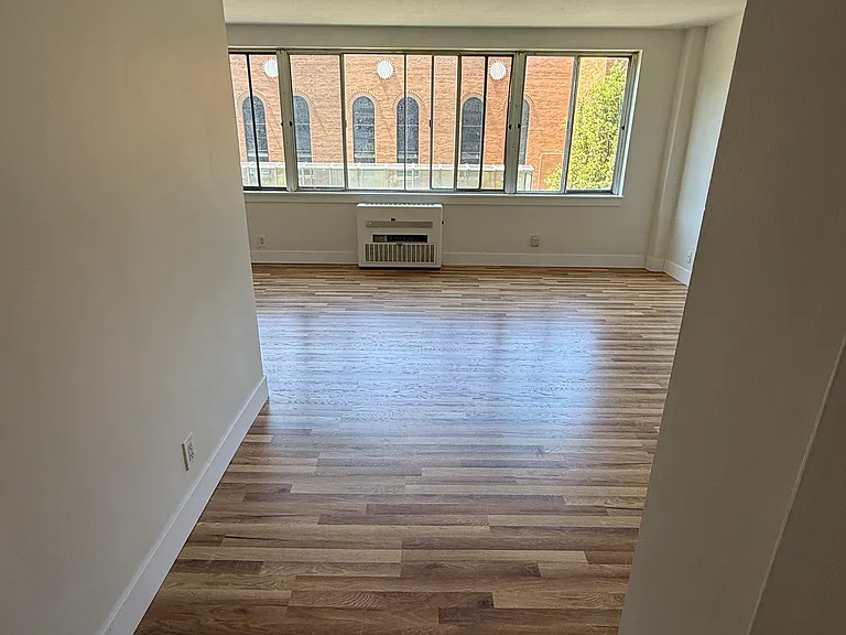 1000 East Ave #204 — Photo 4