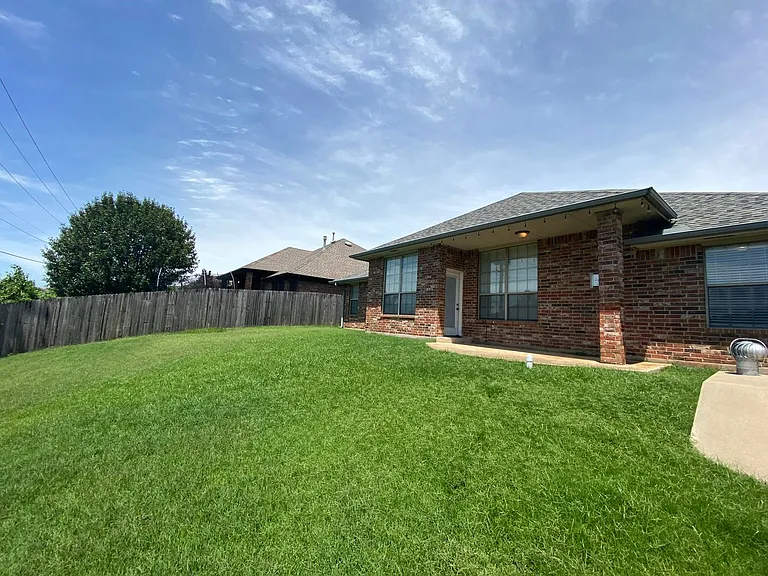 509 Allison Ln — Photo 8