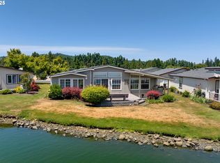 104 Village Dr, Cottage Grove, OR 97424