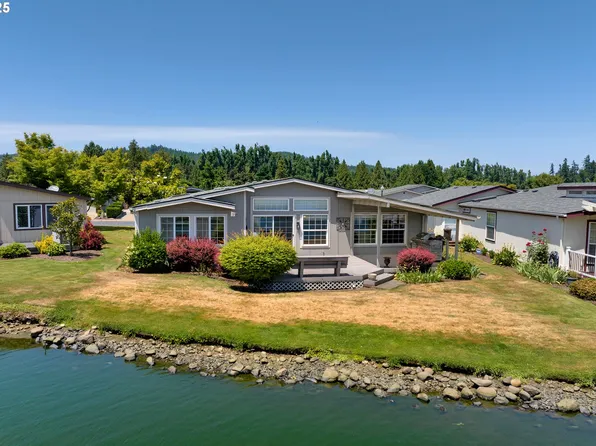104 Village Dr, Cottage Grove, OR 97424