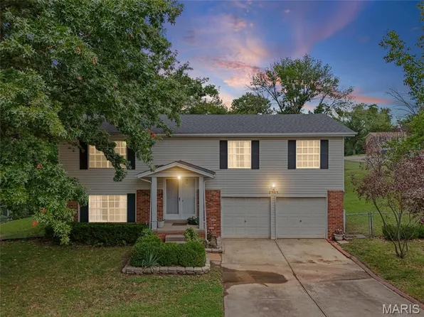 2905 Misty Cir, Saint Louis, MO 63129