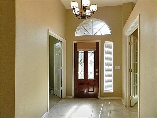 High ceilings in the foyer as well as an extended tile entry.