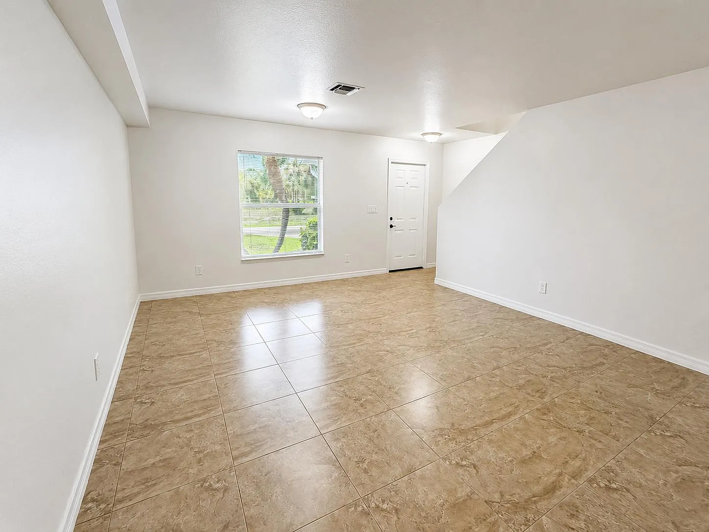 4 bed, 2.5 bath, 2173 sqft, $2,000 — Photo 3