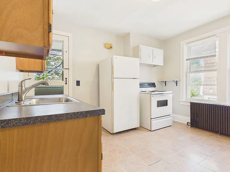1528 Green St — Photo 2