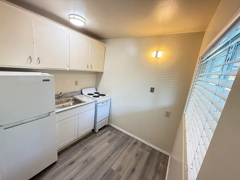 636 S 9th St #10 — Photo 4