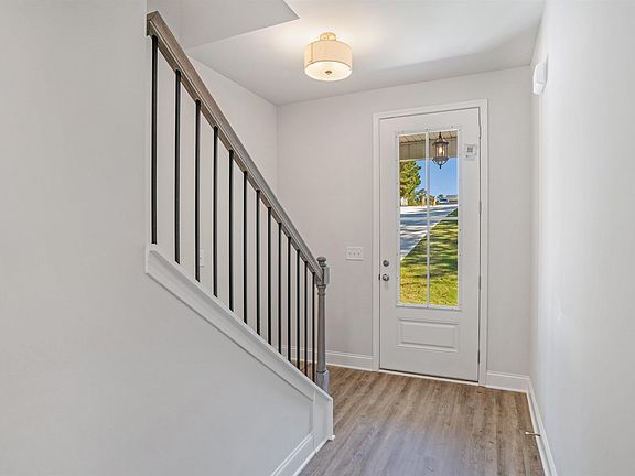 4th image of 906 Chapman Dr #46