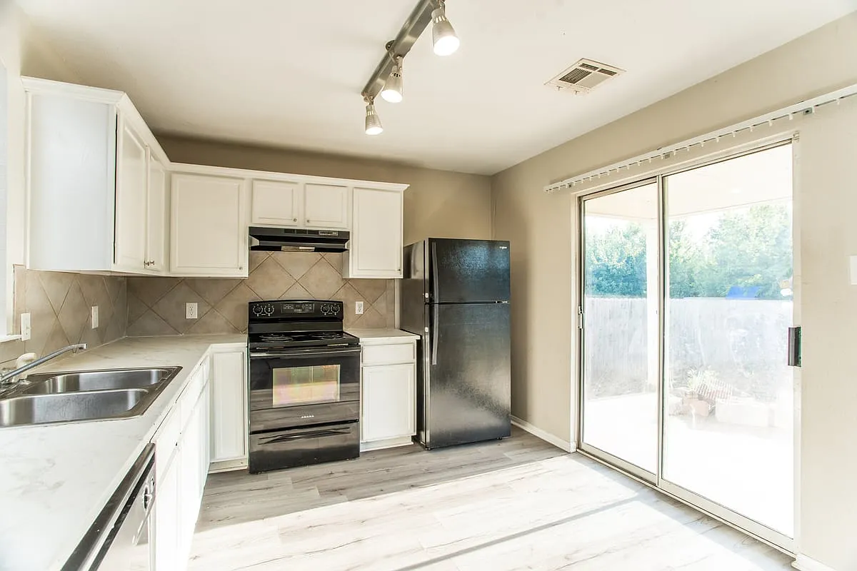 3003 John Porter Dr — Photo 3