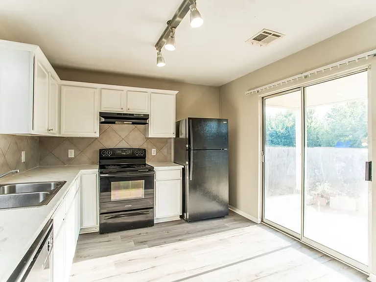 3003 John Porter Dr — Photo 3