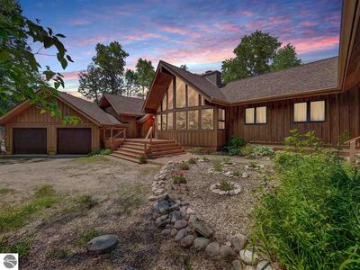 8991 N Gills Pier Rd, Northport, MI, 49670
