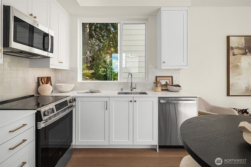 4th image of 3446 13th Avenue W #B