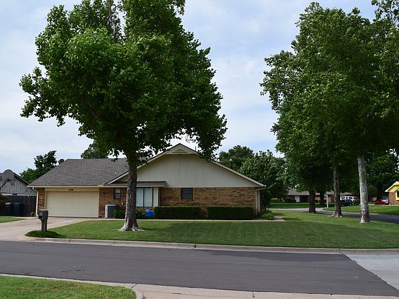 3rd image of 10301 Leicester Dr