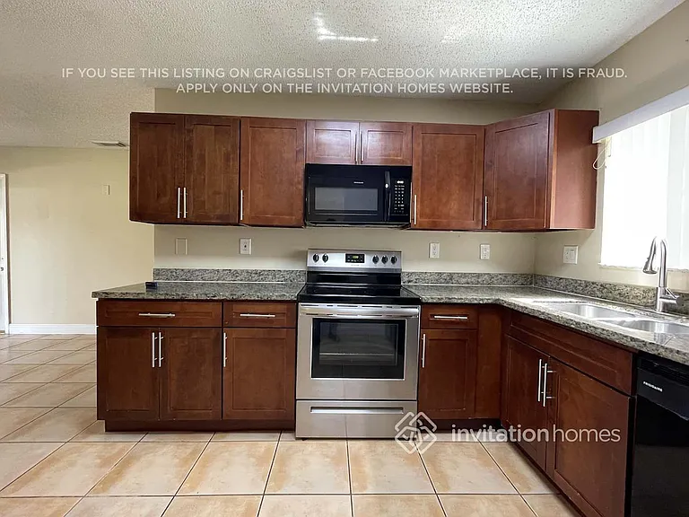 18118 SW 154th Ct — Photo 9