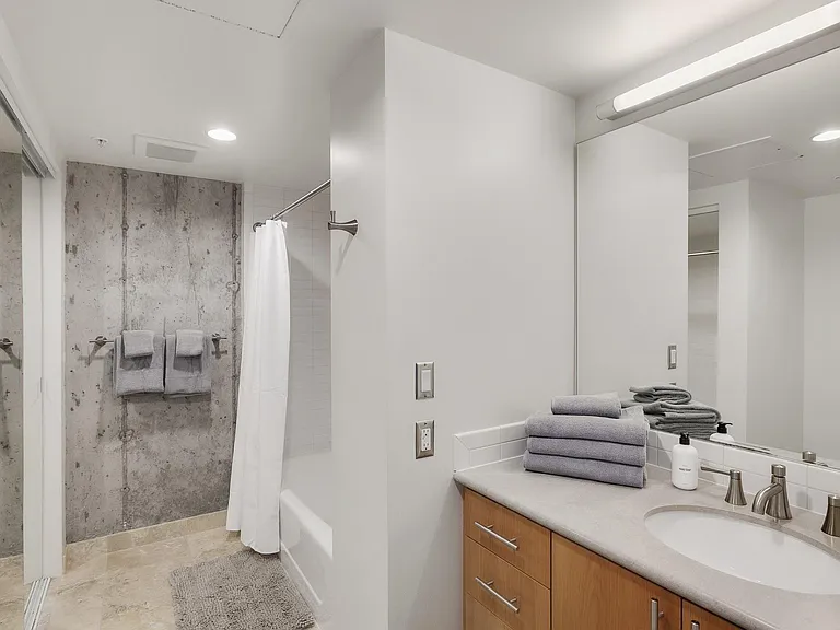 4216 N Mississippi Ave #202 — Photo 8