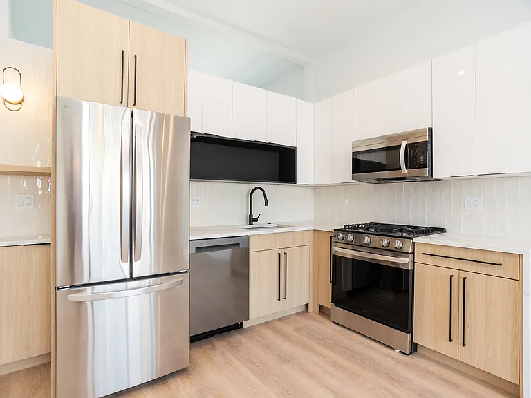 2042 W Irving Park — Photo 30