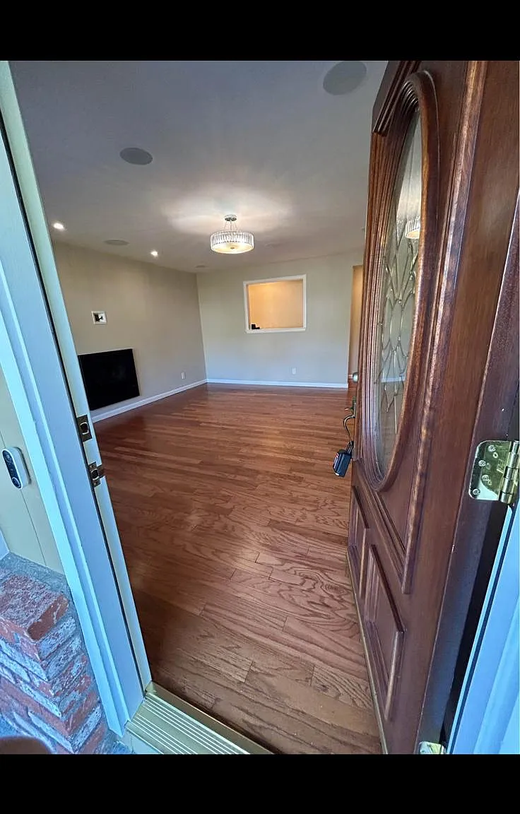 3 bed, 1200 sqft, $5,400 — Photo 1