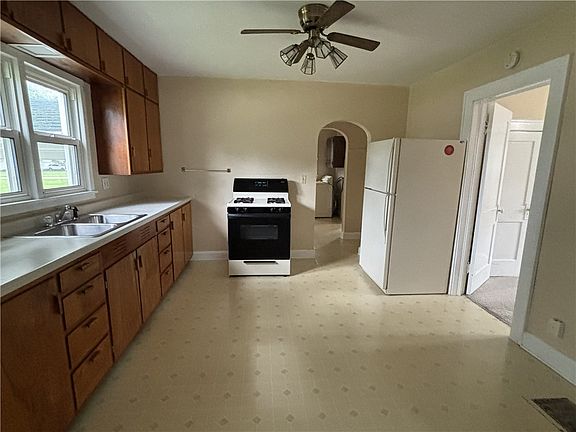 4th image of 102 W 13th St