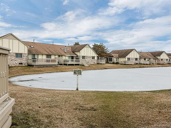 3rd image of 43612 River Bend Dr N