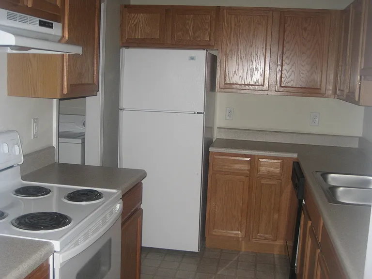 1021 Carlton Ave — Photo 4