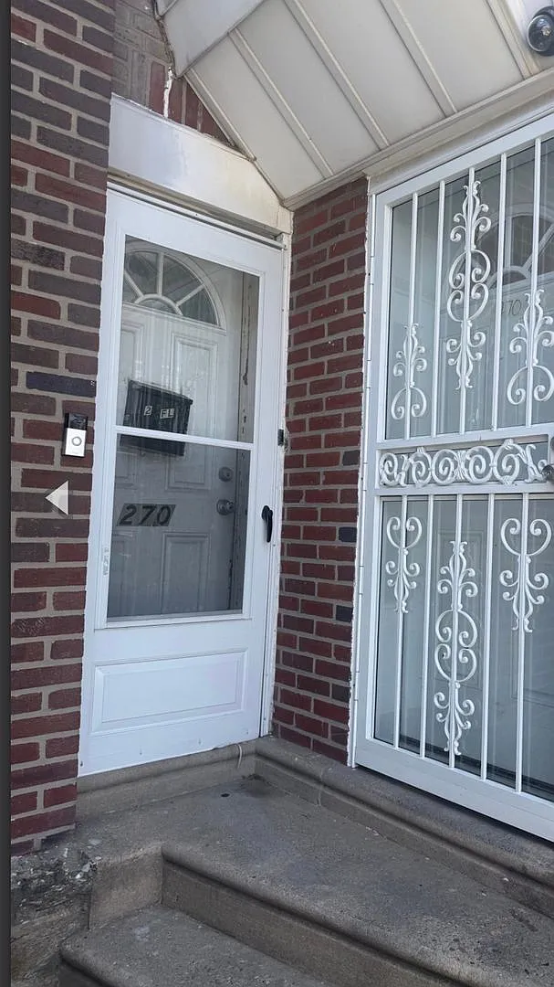 270 Rosemar Street — Photo 2