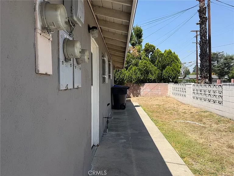 313 W 44th St — Photo 10