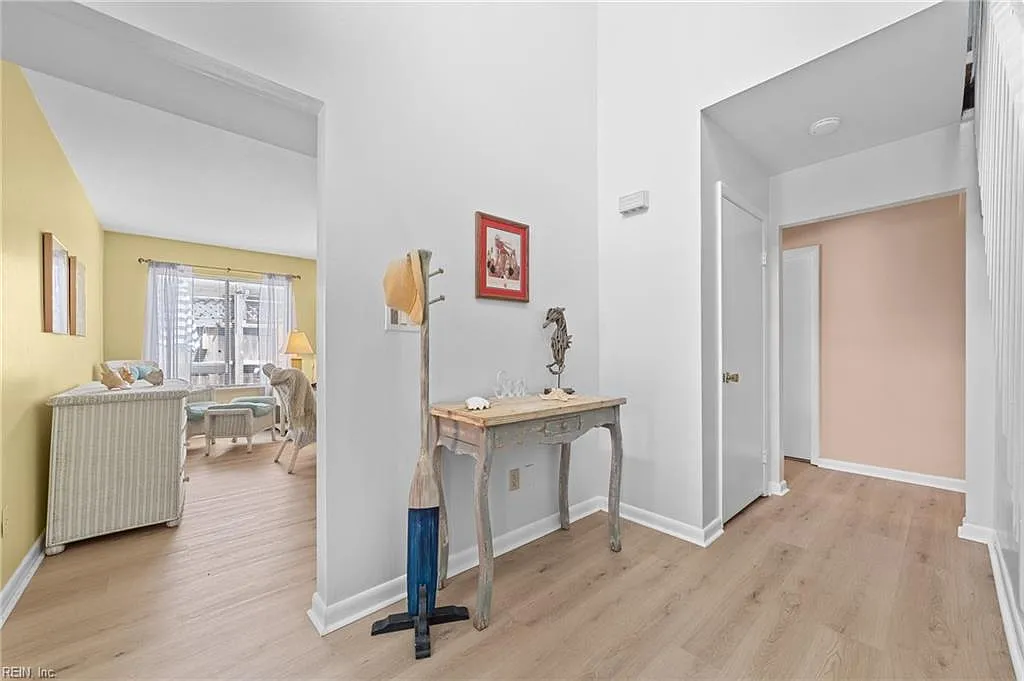 3 bed, 1977 sqft, $2,400 — Photo 3