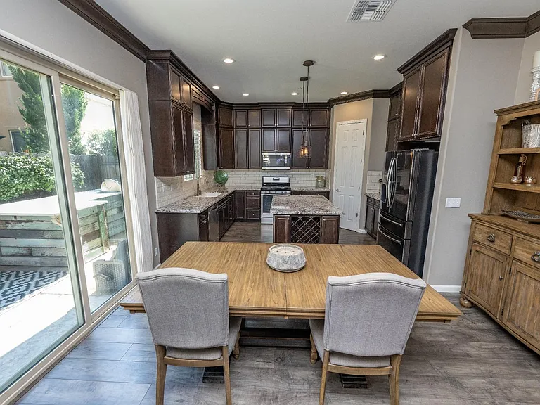 2018 E Corneliuson Dr — Photo 8