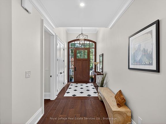 3rd image of 47 Park Ave E