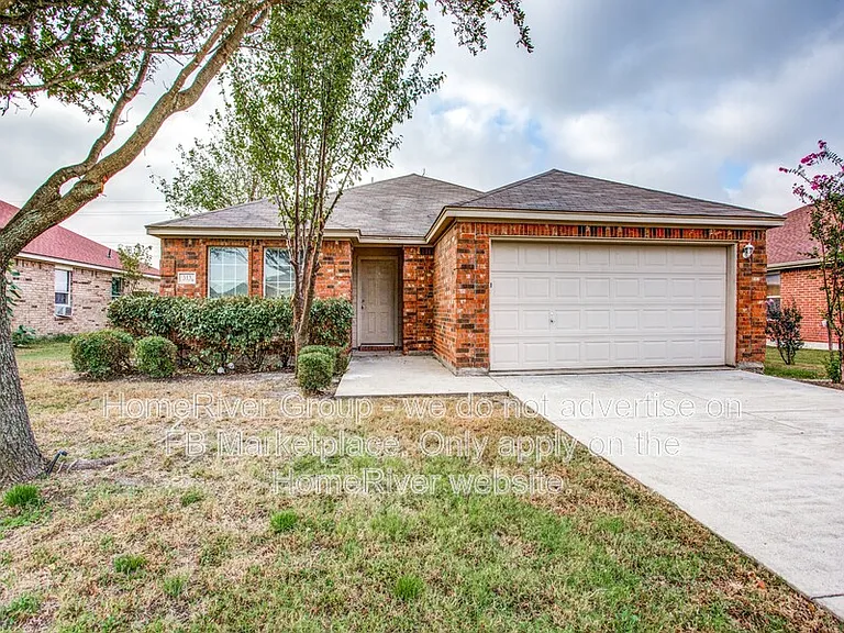 313 Charleston Dr — Photo 1