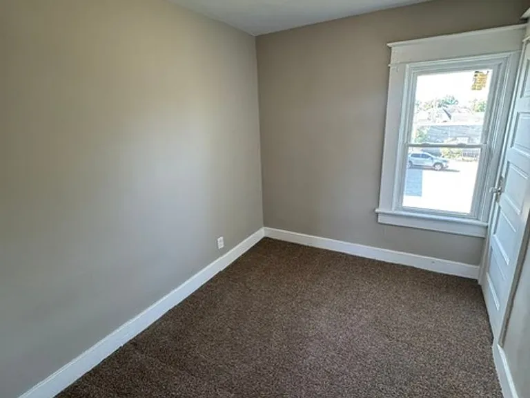 2816 James St — Photo 5