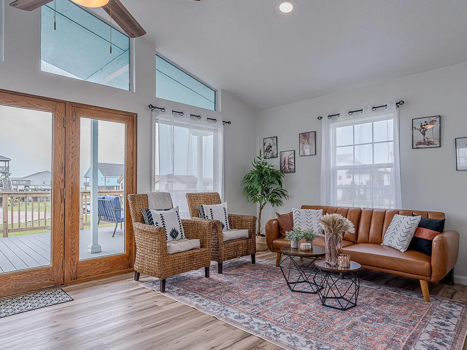 3 bed, 2.0 bath, 1248 sqft, $2,500 — Photo 1