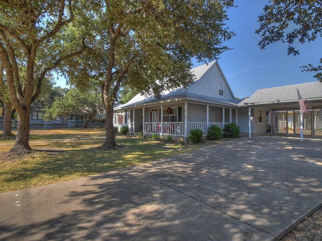 1st image of 400 Liveoak Dr