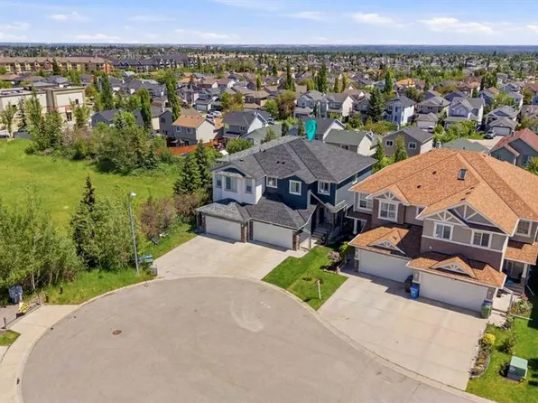 142 W Bridlerange Pl SW, Calgary, AB T2Y 0K8