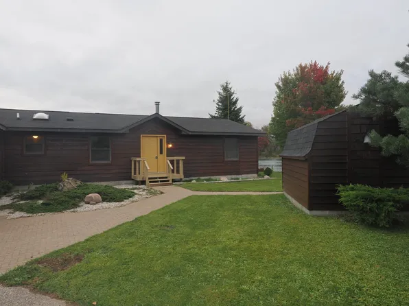 2039 Riverside Dr, Sault Sainte Marie, MI 49783