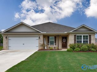 102 Lesson Cir, Owens Cross Roads, AL 35763