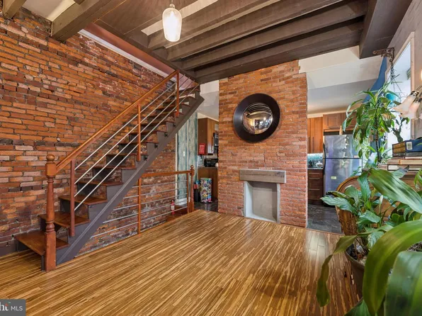 1632 Brown St, Philadelphia, PA 19130