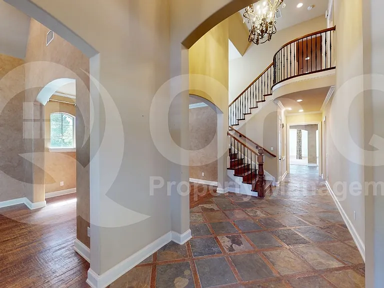 8108 Penobscot Ln — Photo 2