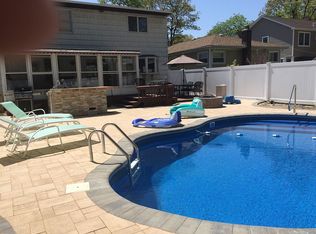 80 Decker Ave, Merrick, NY 11566