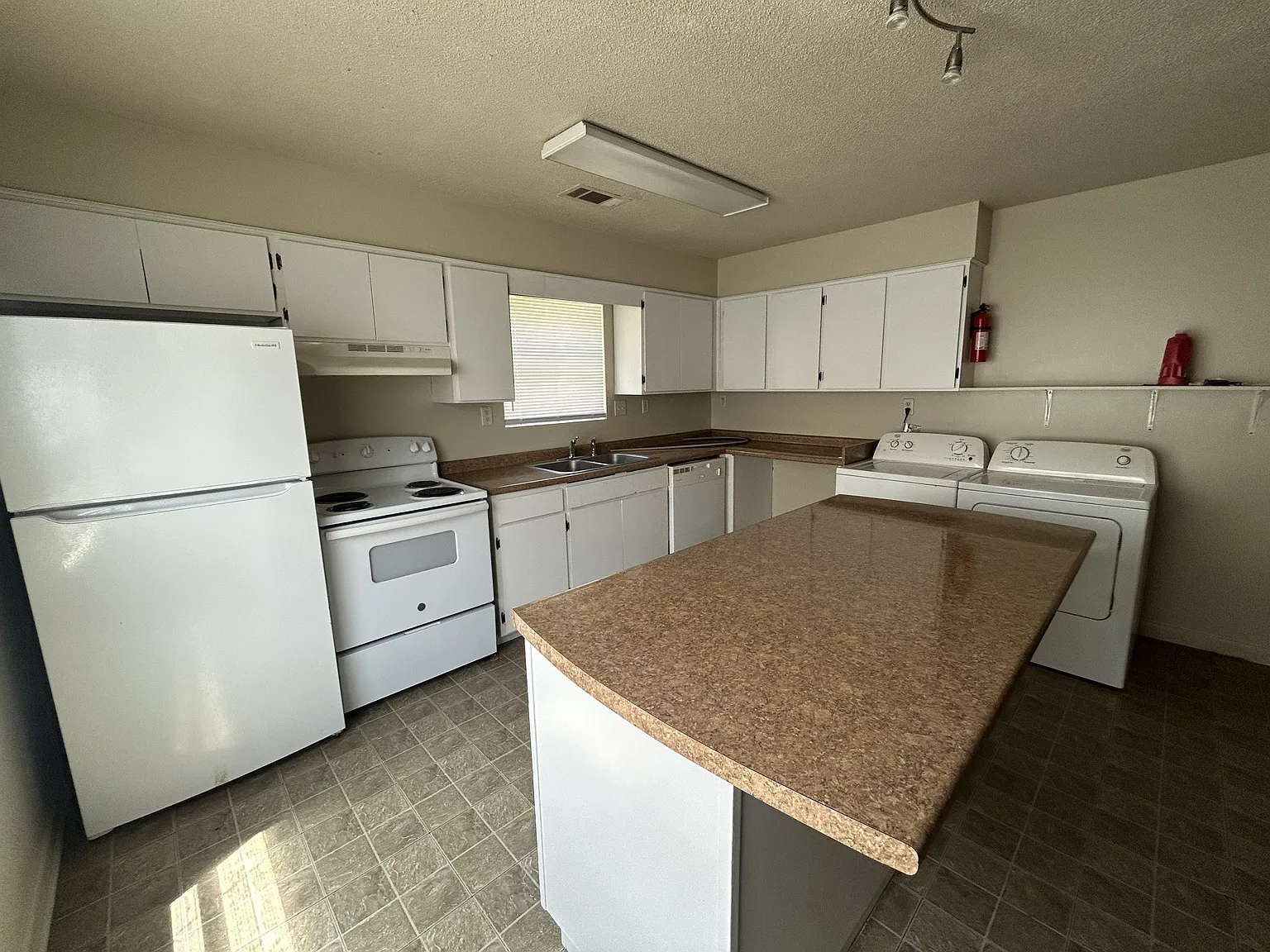 2 bed, 1000 sqft, $950 — Photo 4
