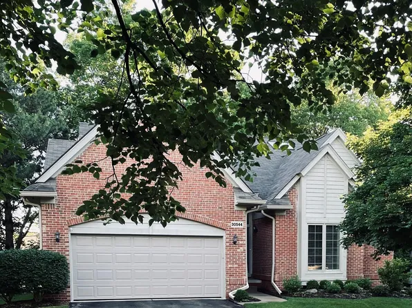 30544 Hazelwood Ct #27, Farmington, MI 48331