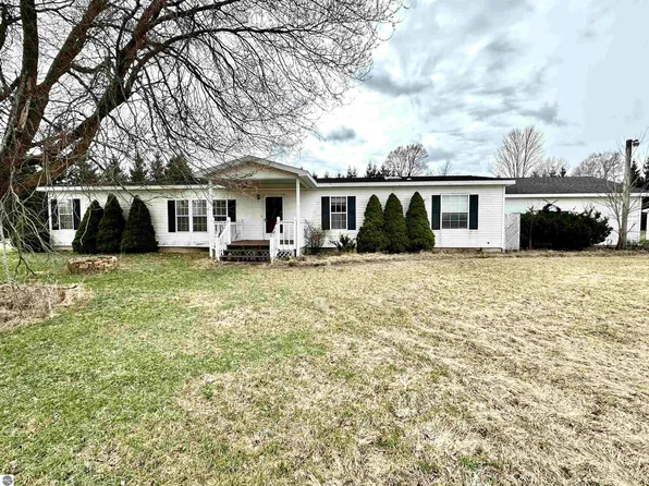 2037 W Fleck Rd, Six Lakes, MI 48886