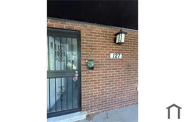 Building Photo - 127 Cedarhurst Pl