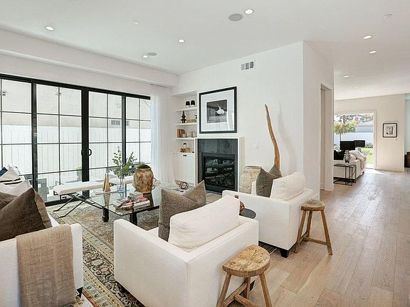 3rd image of 3017 Bagley Ave